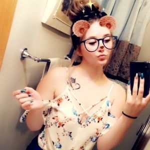 Meet your Posher, Dedee